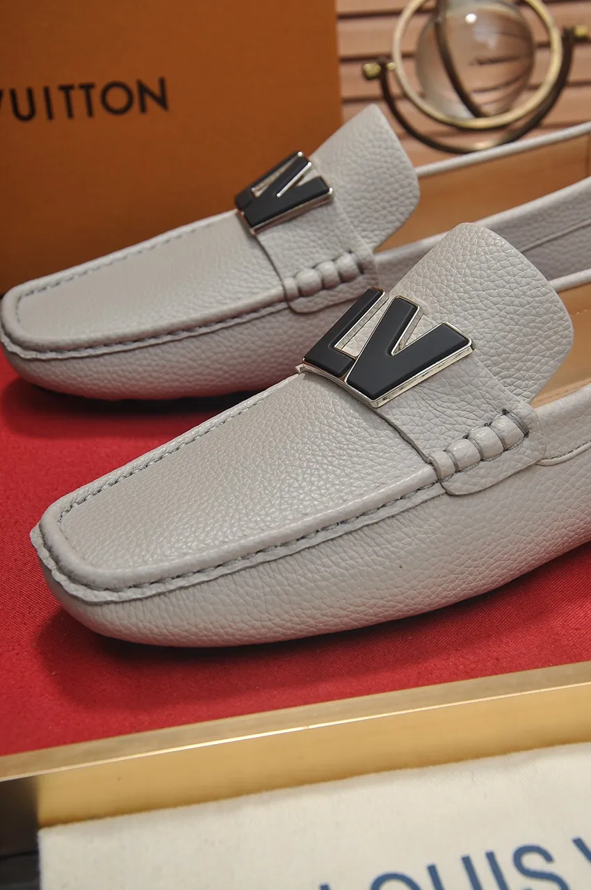 Men's men's shoes 💰420💶 [LV Doudou shoes] (water-dyed cowhide lining) new model is on the market, available on the official website. The new Doudou shoes are processed into single-color materials, and the uppers are made of imported horsehide leather. The body of the shoe is fully hemmed with mark thread, and is lined with imported original cowhide leather. The elegant shoe shape is super suitable for all-matching, and the size is 38-44.